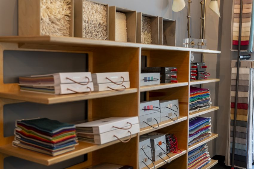 Regal mit Stoff Mustern