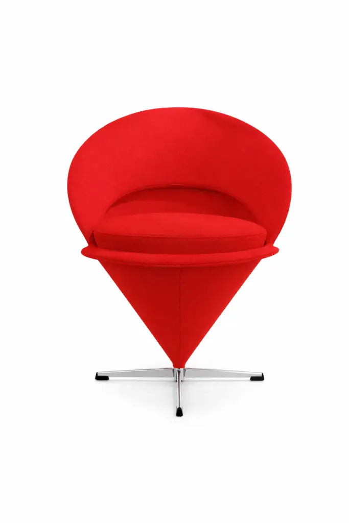 cone chair mit rotem Stoff bezogen